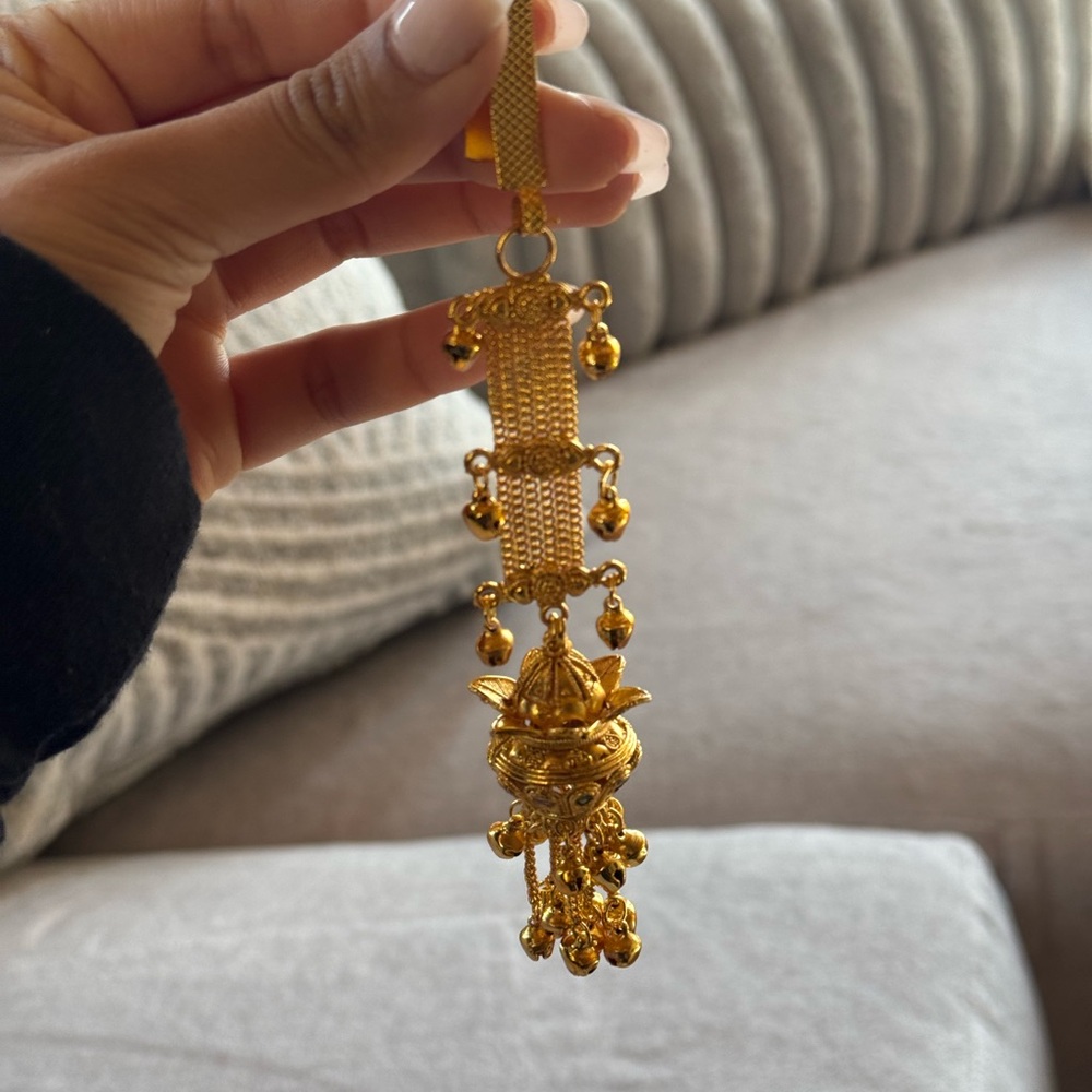 Gold Skirt Accessory - Picture 1 of 3